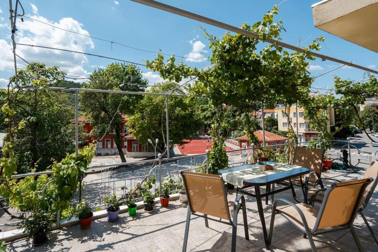 2-Bedroom Flat - Sunny Balcony بلوفديف المظهر الخارجي الصورة